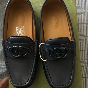 Gucci Men's Dark Blue Loafers with Logo Accent
